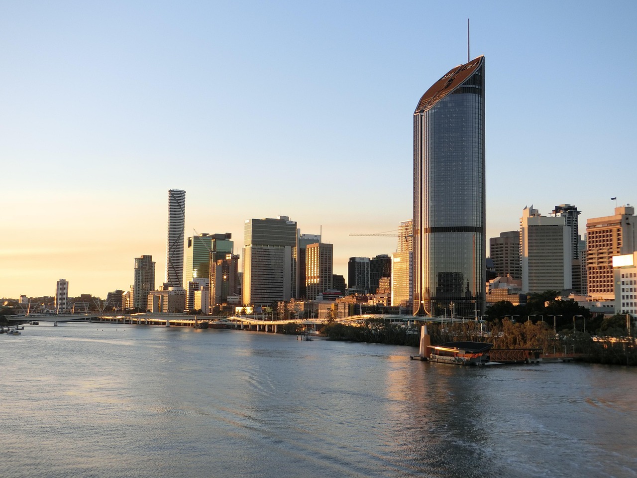 Flights to Brisbane (BNE) - Brisbane River and skyline - book airline tickets