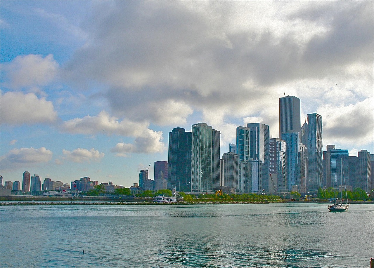 Flights to Chicago (ORD) - Chicago skyline - book airline tickets