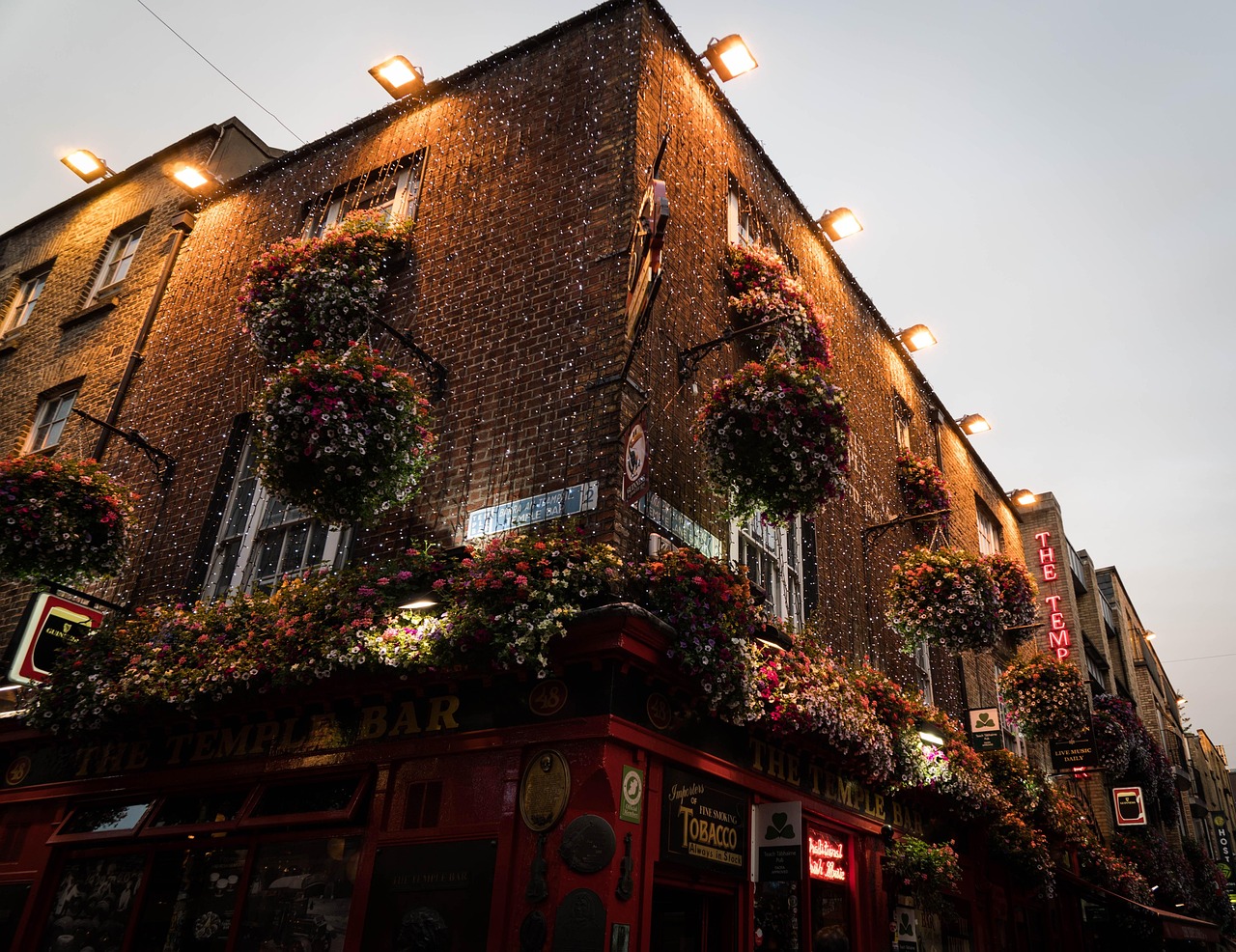 Flights to Dublin (DUB) - Dublin city center - book airline tickets