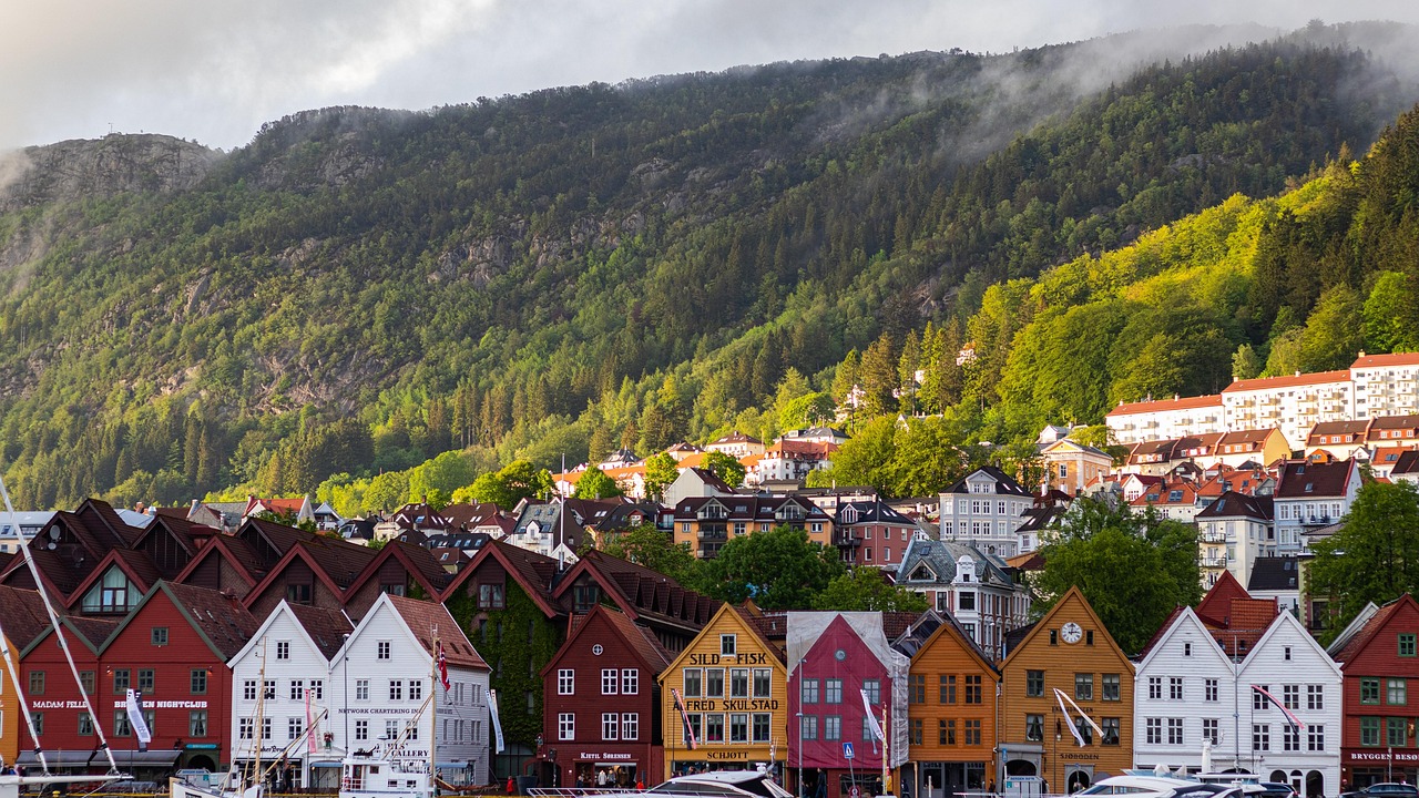 Flights to Oslo (OSL) - Oslo fjord and harbor - book airline tickets